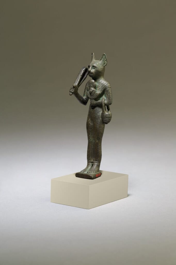 古代エジプトの女神バステトのブロンズ像
