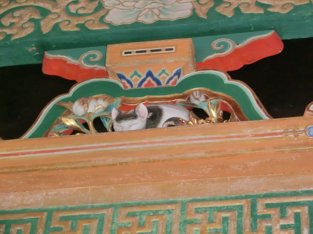 日光東照宮の彫刻「眠り猫」