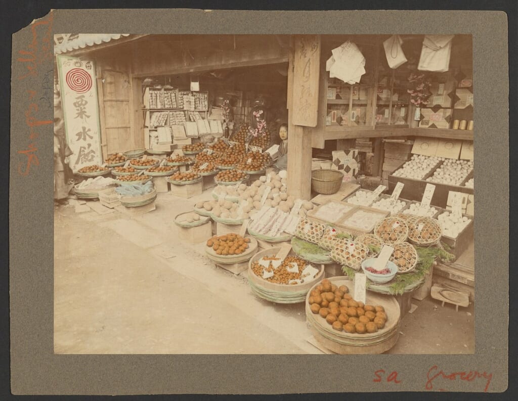 明治時代の乾物を並べた商店の手彩色写真